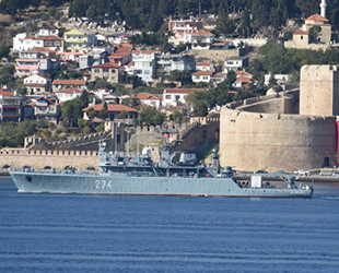 Romanya mayın gemisi, Çanakkale Boğazı'ndan geçti