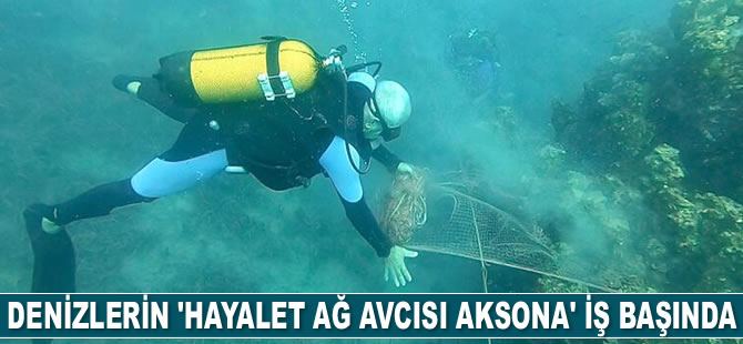 Mehmet Baş, balıkçıların bıraktığı ağları kendi imkanlarıyla temizliyor