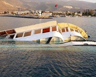 İskenderun Balıkçı Barınağı'nda tekne, metal çürümesi kaynaklı batmış