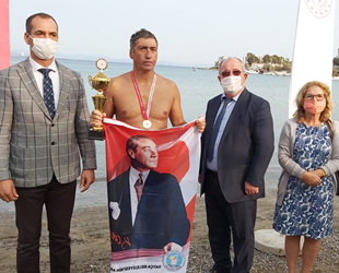 Rekortmen yüzücü Vural Tandoğan, ‘Cumhuriyet Yüzüşü’nü tamamladı
