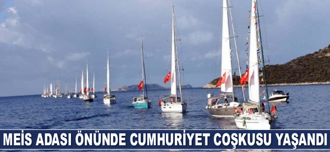 Meis Adası önünde Cumhuriyet coşkusu yaşandı