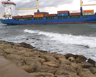 MSF Lady Haloum isimli Yunan konteyner gemisi, Trablus’ta karaya oturdu