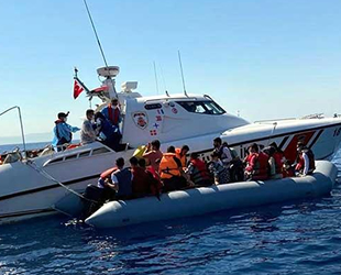 Yunanlılar’ın denizde ölüme terk ettiği 21 kaçak göçmen kurtarıldı