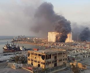 Beyrut Limanı'ndaki patlamanın ardında bıraktığı ağır enkaz kaldırılmayı bekliyor