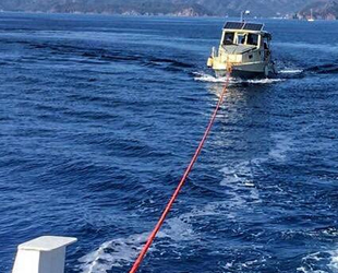 Fethiye'de denizde sürüklenen teknedeki 4 kişi kurtarıldı