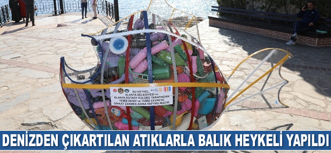 Denizden çıkartılan atıklarla balık heykeli yapıldı