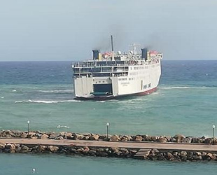 PREVELIS isimli feribot, Karpathos Adası’nda karaya oturdu