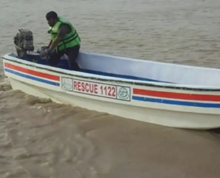 Pakistan'da dolmuş kanala düştü: 20 ölü