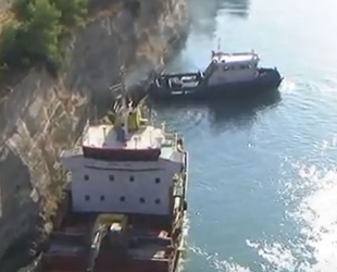 Nemesis isimli gemi, Korint Kanalı'nda karaya oturdu