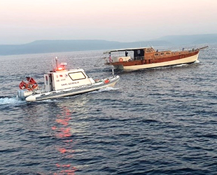 107 göçmenin bulunduğu tekne balık çiftliği kafesine çarptı