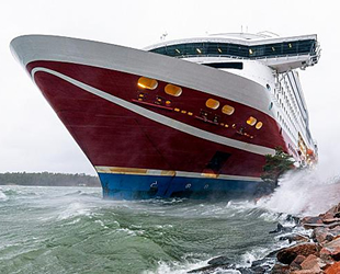 Viking Grace isimli feribot, Baltık Denizi'nde karaya oturdu