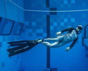 Dünyanın en derin yüzme havuzu Polonya'da yapıldı