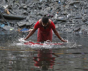 Çin, korona virüsün Hindistan'da aynı su kaynaklarını kullanan hayvanlardan insanlara geçtiğini iddia etti