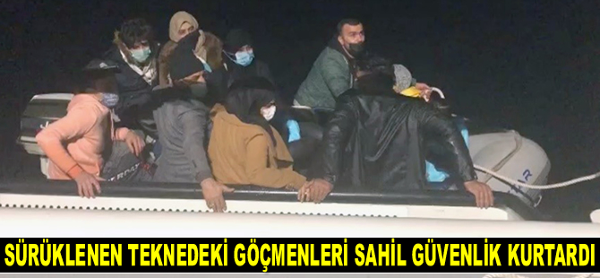 Sürüklenen teknedeki 12 kaçak göçmeni Sahil Güvenlik kurtardı