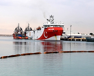 'Oruç Reis' sismik araştırma gemisi, Antalya Limanı'na demir attı
