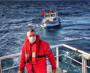 Kumburgaz önlerinde sürüklenen tekne kurtarıldı