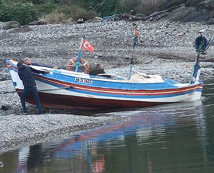 Liman çıkışı kumla doldu, balıkçılar mahsur kaldı