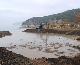 Eğirdir Gölü'nde dip çamuru temizliği yapıldı