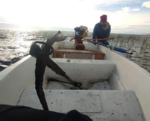 İznik Gölü’nde tarihi çapa bulundu, müzeye teslim edildi