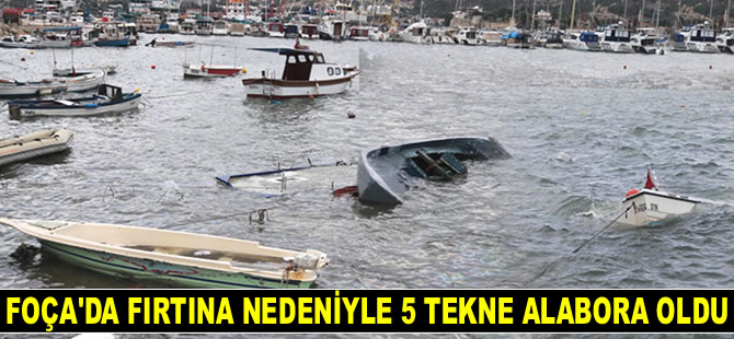 Foça'da fırtına nedeniyle tekneler battı