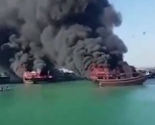 Kenarek Limanı’nda 3 balıkçı teknesi alev alev yandı