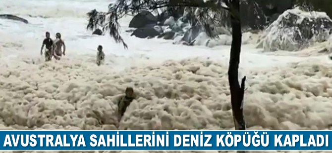 Avustralya sahillerini deniz köpüğü kapladı
