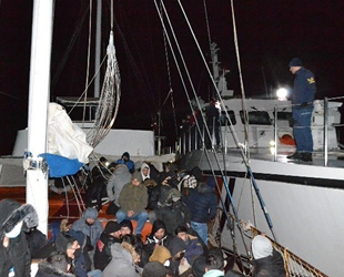 İzmir'de 175 düzensiz göçmen ile 1 göçmen kaçakçısı yakalandı