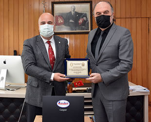 KOSDER, İTÜ Denizcilik Fakültesi öğrencilerine 27 adet bilgisayar hediye etti