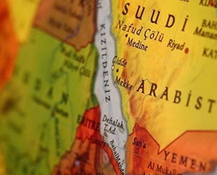 Kızıldeniz'de ticari bir gemi, mayına çarptı