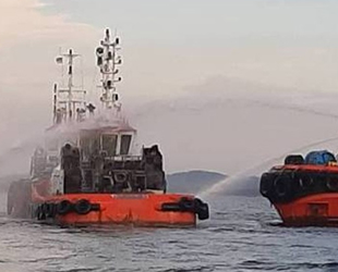 Malacca Boğazı'nda Tag Nur 21 isimli römorkör alev alev yandı