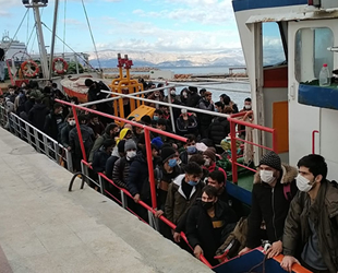 200 göçmen taşıyan Atlas S isimli gemi, Çeşme’de yakalandı