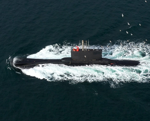 Türk denizaltısı, İstanbul Boğazı’ndan geçti