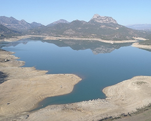 Kozan Barajı’ndaki kuraklık manzarası ürkütüyor