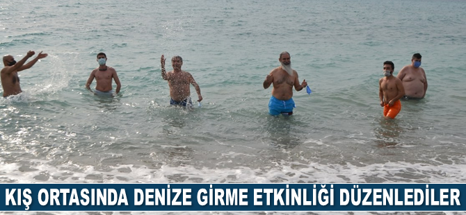 Mersin'de kış ortasında denize girme etkinliği düzenlendi