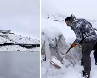 Çinli bilim adamları, erimesini yavaşlatmak için buzulu örtü ile kapladı