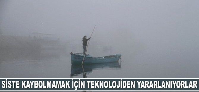 Balıkçılar, siste gölde kaybolmamak için teknolojiden yararlanıyor