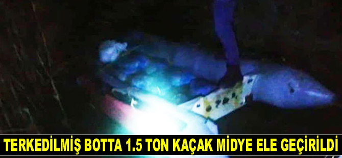 Enez'de terkedilmiş botta 1.5 ton kaçak midye ele geçirildi