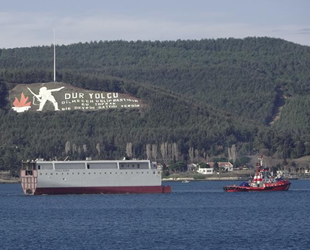 Dev geminin yarısı, Çanakkale Boğazı’ndan geçti