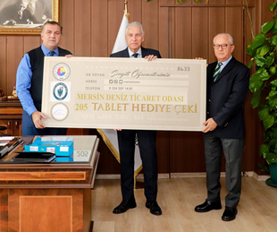 Mersin Deniz Ticaret Odası, öğrencilere 205 adet tablet hediye etti