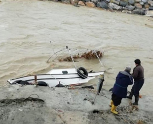 Hatay'da balıkçıların barınağa sığınmasına izin verilmedi! 4 tekne battı, 1 tekne kayıp!
