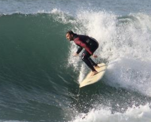 Alanya'da sörfçüler, deniz keyfi yaptı