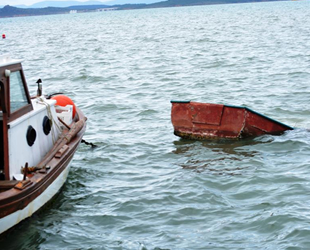 Tekneleri parçalanan balıkçılar barınak istiyor