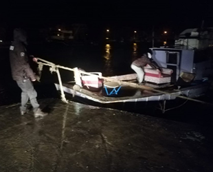 Karasu’da fırtına tekne halatlarını kopardı