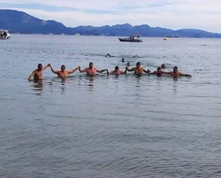 Pandemide hayatını kaybeden sağlık çalışanları için kulaç attılar