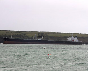 SAHRA isimli İran petrol tankeri, Süveyş Kanalı'nda karaya oturdu