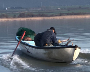 Bursa'da kaçak balık avlayan iki kişiye para cezası kesildi