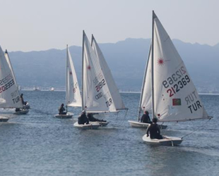 Yelkenci gençler, aylar sonra yelkenlileriyle buluştu