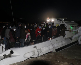 Çanakkale açıklarında 65 düzensiz göçmen kurtarıldı