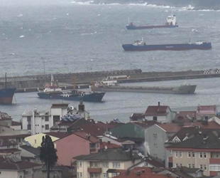 Balıkçı tekneleri ve yük gemileri limanlara sığındı