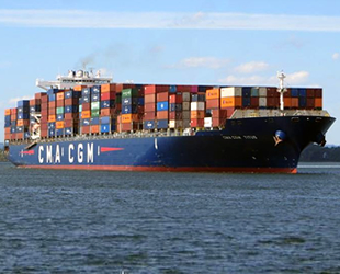 CMA CGM Titus konteyner gemisi, Süveyş Kanalı’nda karaya oturdu